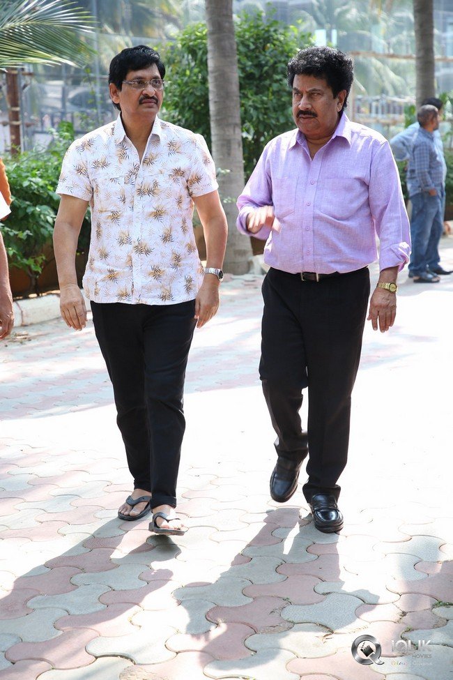 Celebrities-pay-homage-to-superstar-Krishna